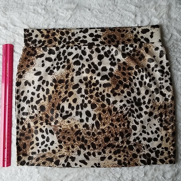NWOT TAUPE LEOPARD PRINT SKIRT - Picture 1 of 6